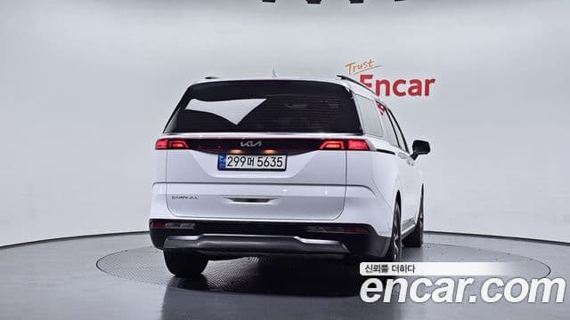 Kia Carnival 2021 — ფოტო 4/20