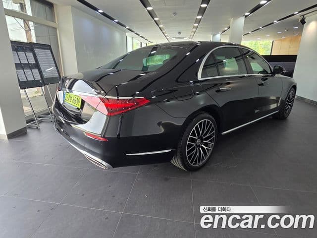 Mercedes-Benz S-Class 2025 — Photo 17/20