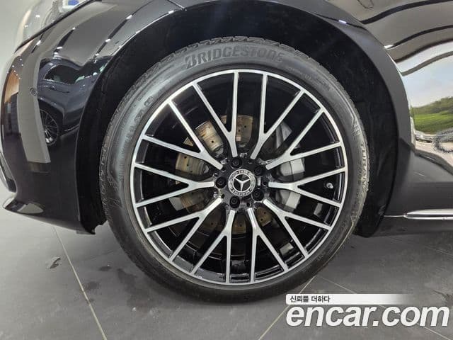 Mercedes-Benz S-Class 2025 — Photo 18/20