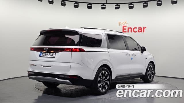 Kia Carnival 2020 — фото 2 из 20
