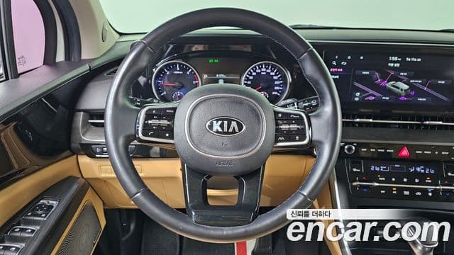 Kia Carnival 2020 — фото 12 из 20