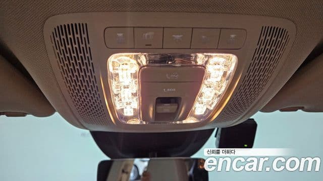 Mercedes-Benz GLE-Class 2025 — ფოტო 17/20