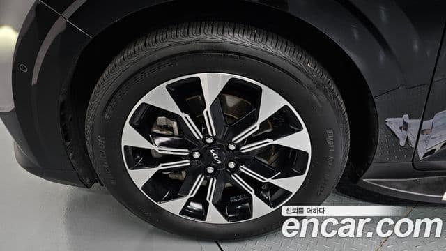 Kia Carnival 2022 — фото 5 из 20