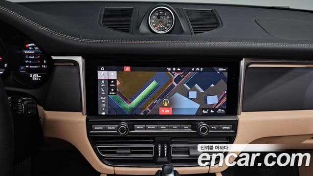 Porsche Macan 2021 — Фото 14/20