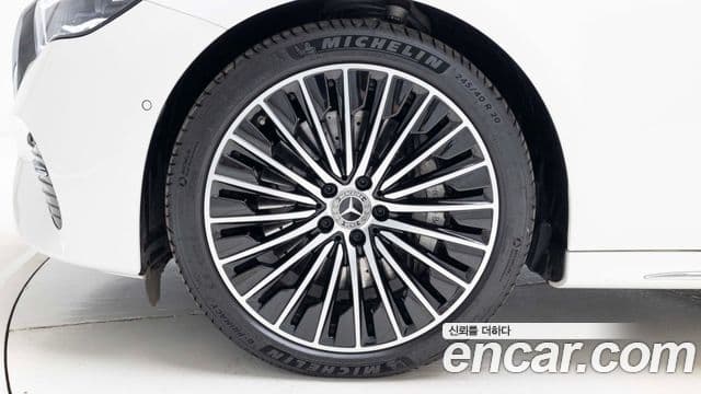 Mercedes-Benz E-Class 2025 — Фото 4/20