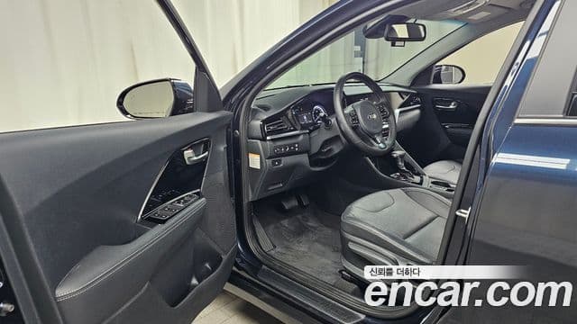 Kia Niro 2021 — фото 10 из 20