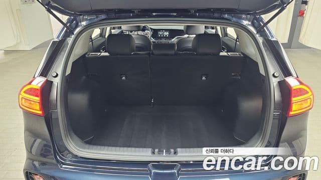 Kia Niro 2021 — фото 16 из 20