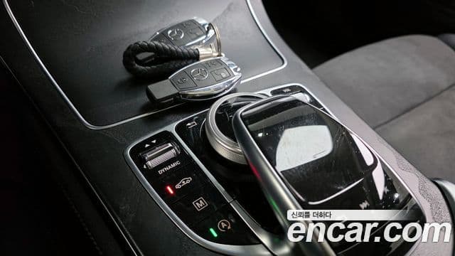 Mercedes-Benz GLC-Class 2018 — Şəkil 19/20