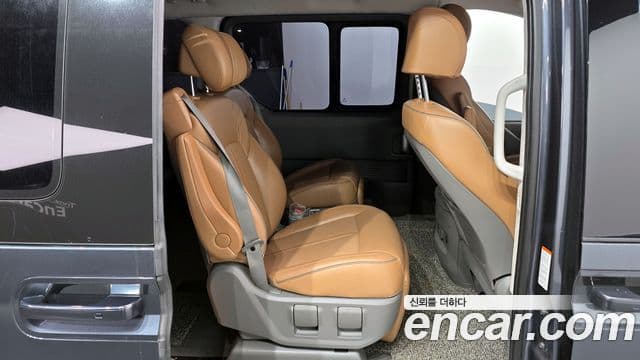 Hyundai Staria 2021 — ფოტო 11/20