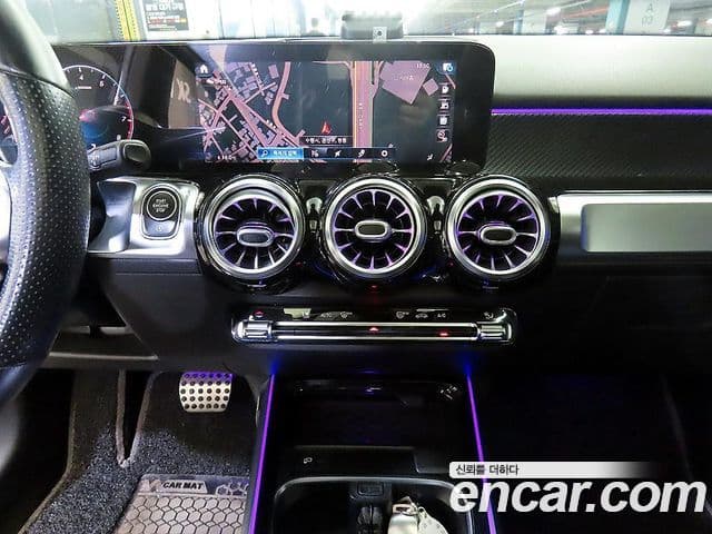 Mercedes-Benz GLB-Class 2021 — Фото 10/20