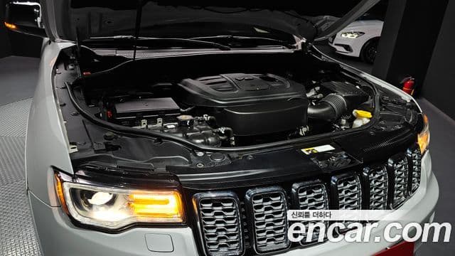 Jeep Grand Cherokee 2020 — ფოტო 6/20