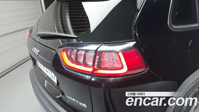 Jeep Cherokee 2021 — Photo 14/32