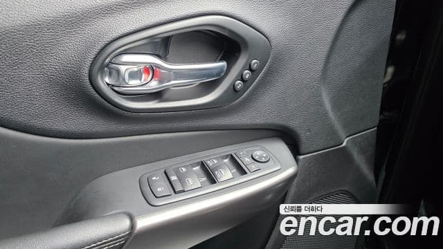 Jeep Cherokee 2021 — Photo 15/32