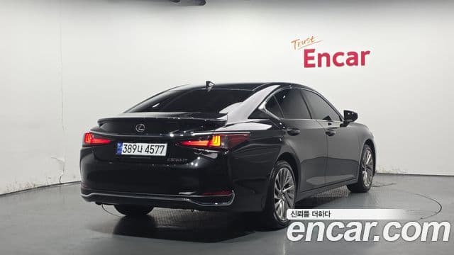 Lexus ES300h 2023 — ფოტო 2/20