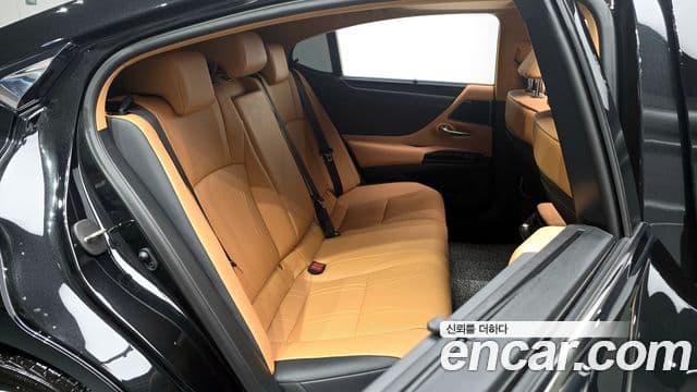 Lexus ES300h 2023 — ფოტო 11/20