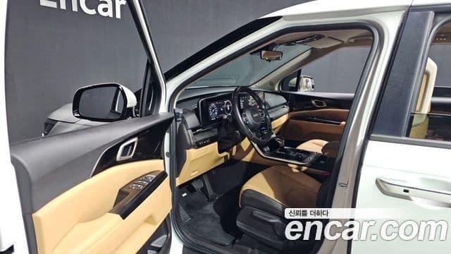 Kia Carnival 2022 — фото 10 из 20