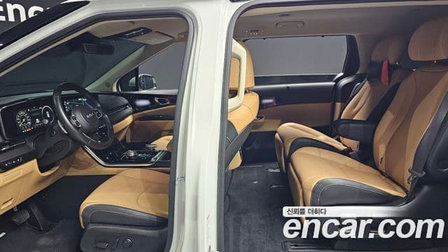 Kia Carnival 2021 — фото 17 из 20