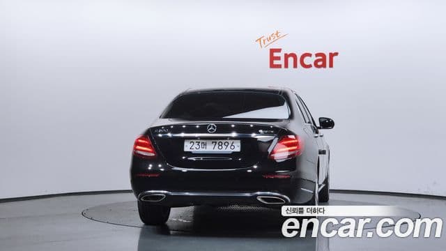 Mercedes-Benz E-Class 2018 — фото 4 из 20