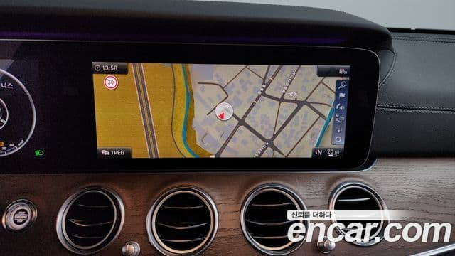 Mercedes-Benz E-Class 2018 — фото 13 из 20