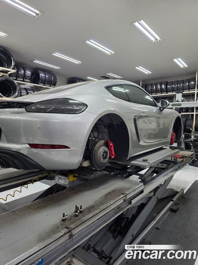 Porsche 718 Cayman 2021 — фото 7 из 14