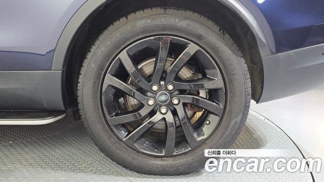 Land Rover Discovery 5 2019 — Photo 14/35