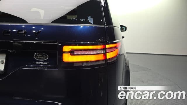 Land Rover Discovery 5 2019 — Photo 18/35