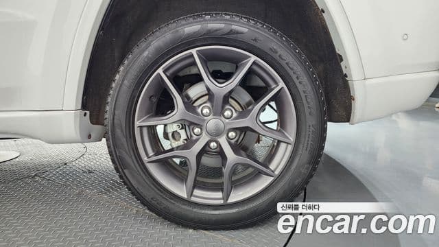 Jeep Grand Cherokee 2021 — Photo 8/35