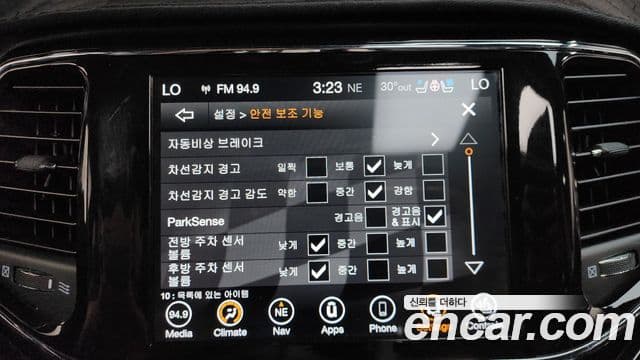 Jeep Grand Cherokee 2021 — Photo 23/35