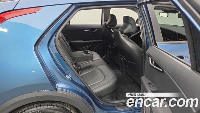 Kia Niro 2022 — Фото 11/20