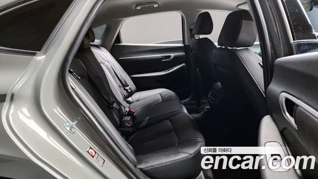 Hyundai Sonata 2022 — ფოტო 11/20