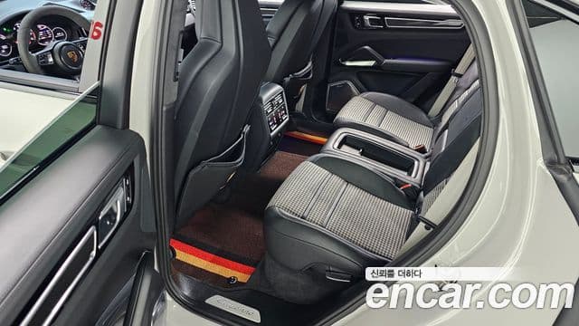 Porsche Cayenne 2020 — фото 11 из 20