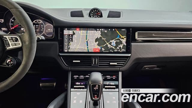 Porsche Cayenne 2020 — ფოტო 17/20