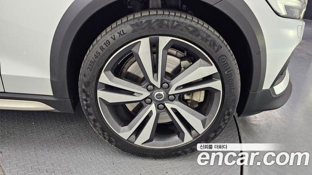 Volvo V60 Cross Country 2021 — фото 5 из 20