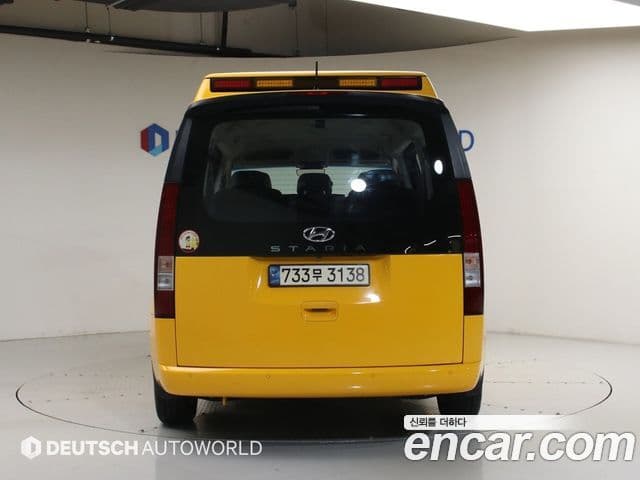 Hyundai Staria 2021 — ფოტო 3/20
