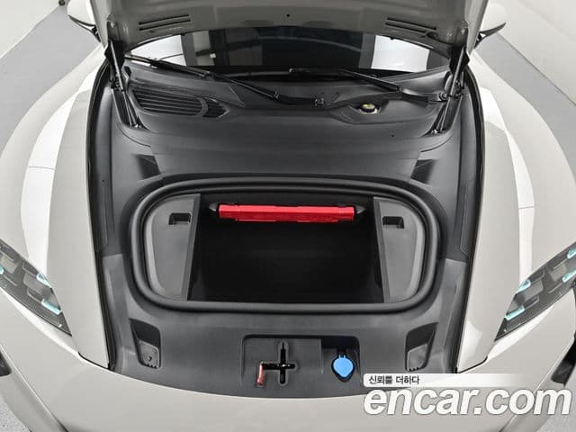 Porsche Taycan 2025 — Photo 6/20