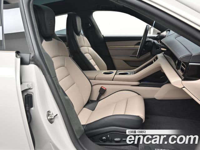 Porsche Taycan 2025 — Photo 14/20
