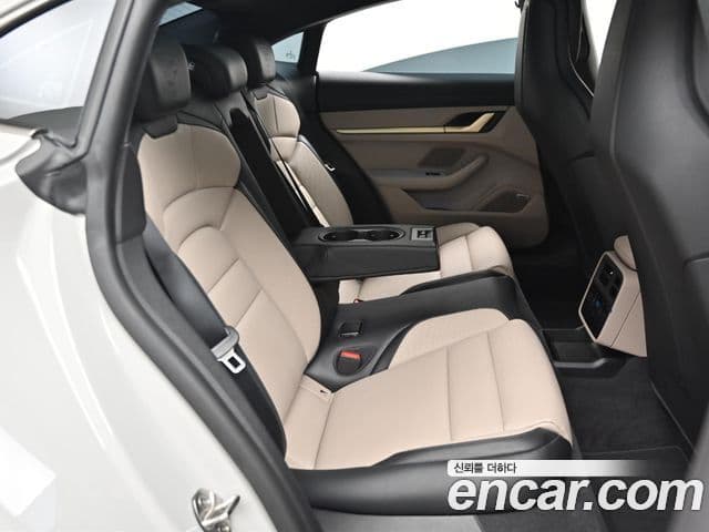 Porsche Taycan 2025 — Photo 12/20