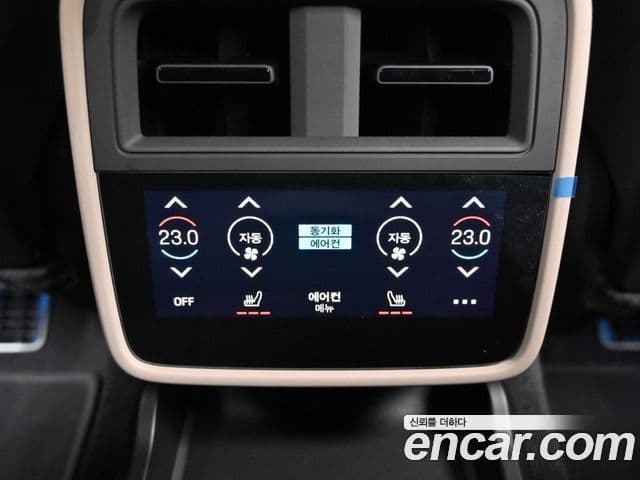 Porsche Taycan 2025 — Photo 18/20