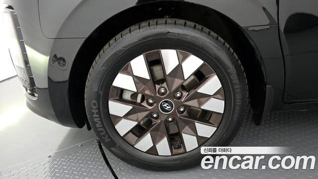 Hyundai Staria 2023 — Фото 5/20