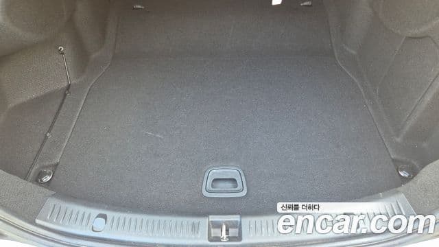Mercedes-Benz E-Class 2023 — ფოტო 18/19