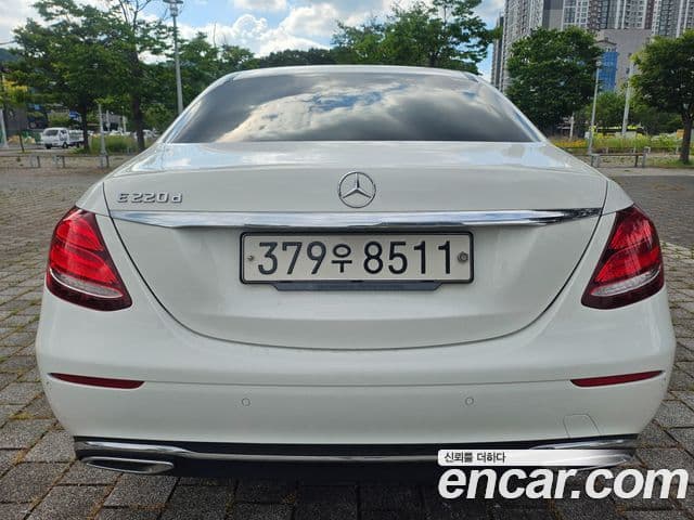 Mercedes-Benz E-Class 2019 — Şəkil 15/20