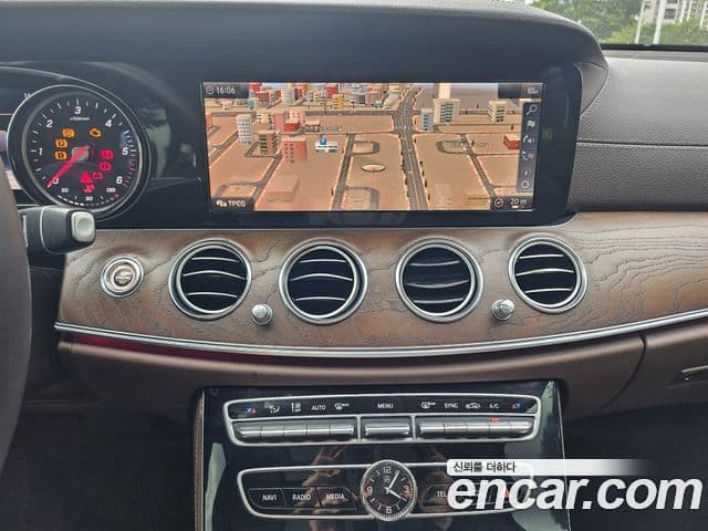 Mercedes-Benz E-Class 2019 — Şəkil 14/20