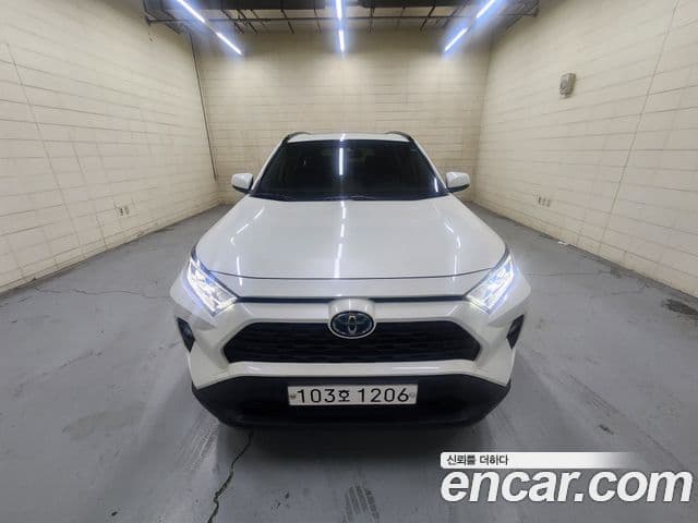 Toyota RAV4 2020 — Фото 10/20