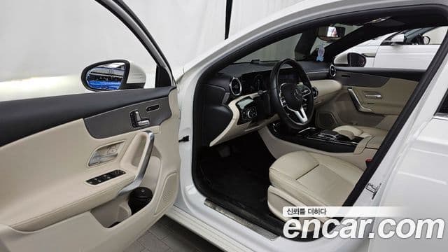 Mercedes-Benz A-Class 2019 — фото 10 из 20