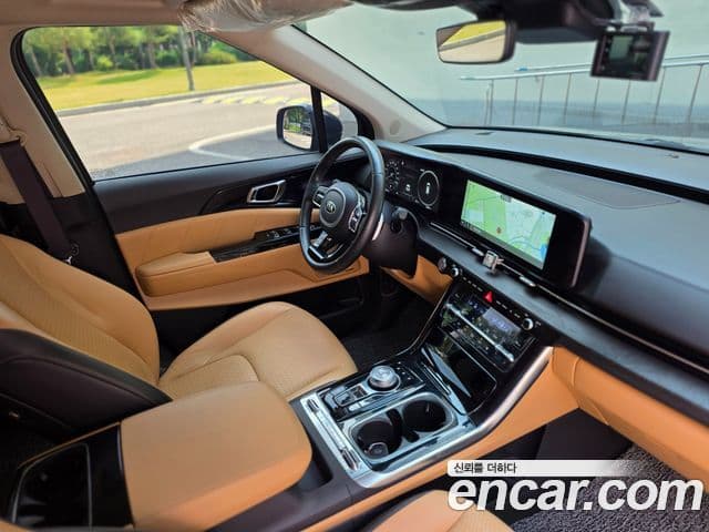 Kia Carnival 2021 — фото 9 из 20