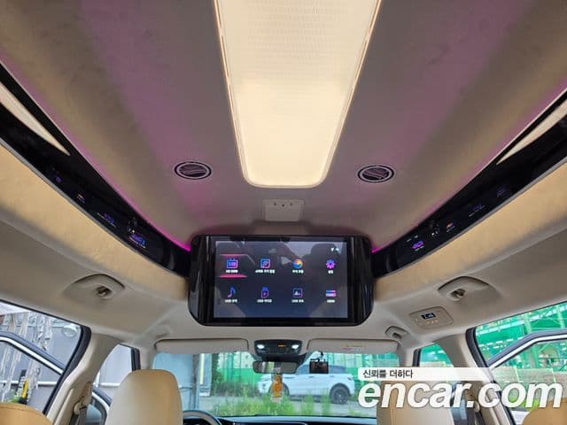 Kia Carnival 2021 — ფოტო 18/20