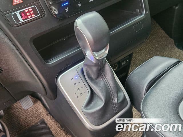 Hyundai Staria 2023 — ფოტო 7/20