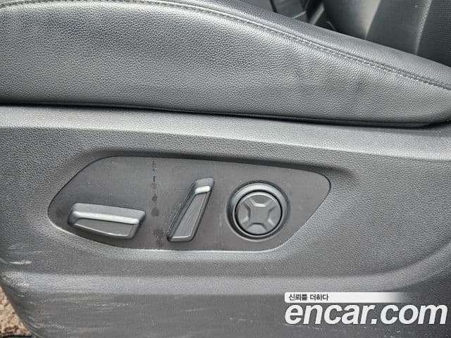 Hyundai Staria 2023 — ფოტო 18/20