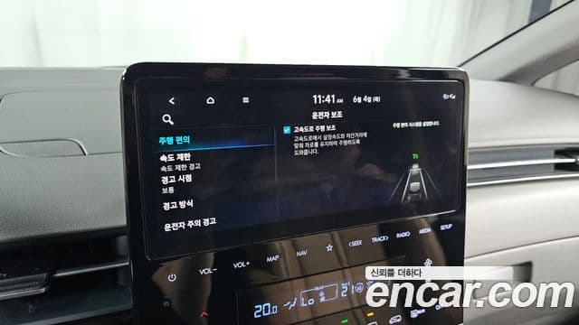 Hyundai Staria 2024 — ფოტო 17/20