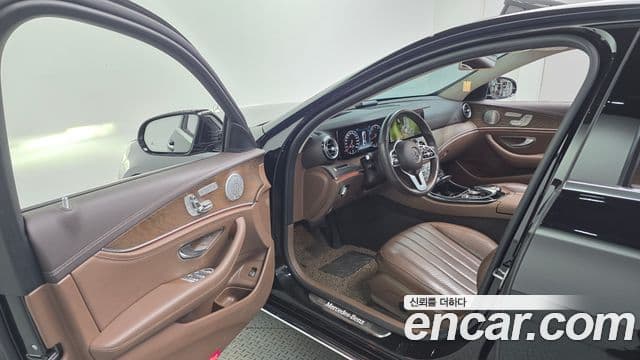 Mercedes-Benz E-Class 2019 — Фото 10/20